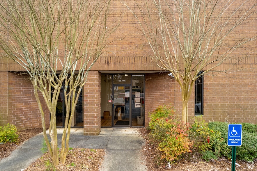 6670 Corners Industrial Ct, Peachtree Corners, GA for lease - Building Photo - Image 2 of 6