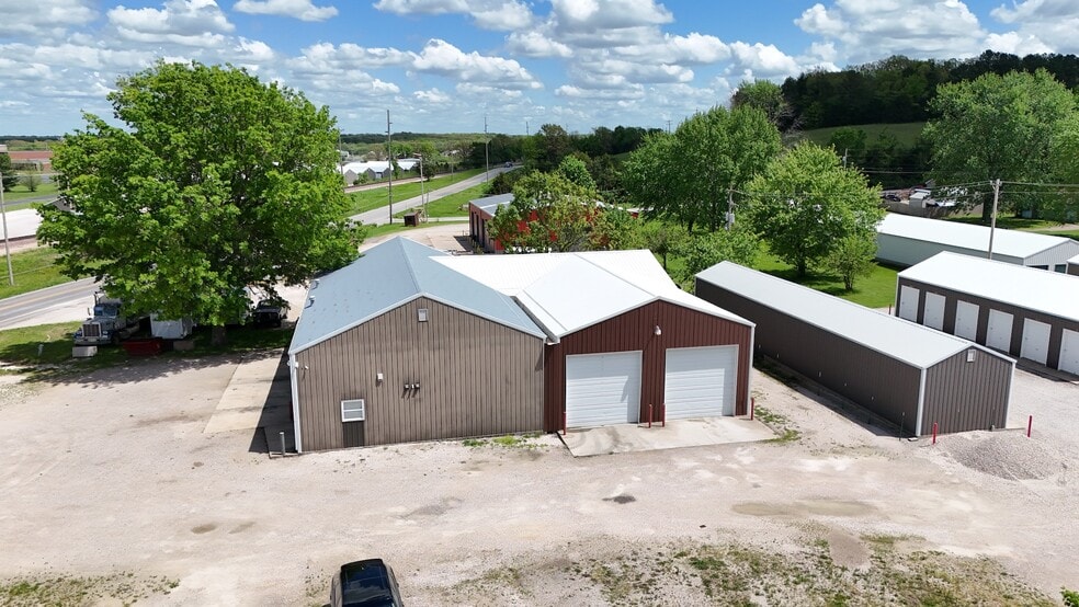 828 Commercial St, Marshfield, MO for sale - Building Photo - Image 2 of 11