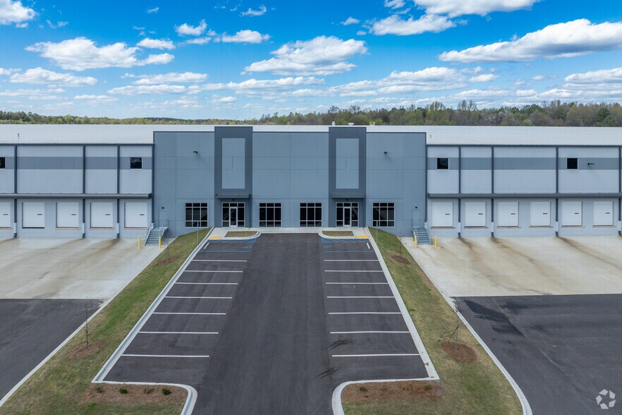 225 Daniel Payne Dr, Birmingham, AL à louer - Photo du bâtiment - Image 3 de 6