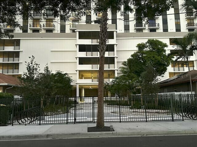 115 SW 1st Ct, Dania Beach, FL à vendre - Photo du bâtiment - Image 3 de 8