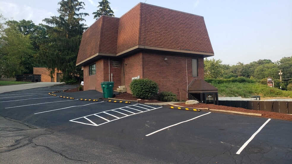 100 James Pl, Monroeville, PA for lease - Building Photo - Image 2 of 12