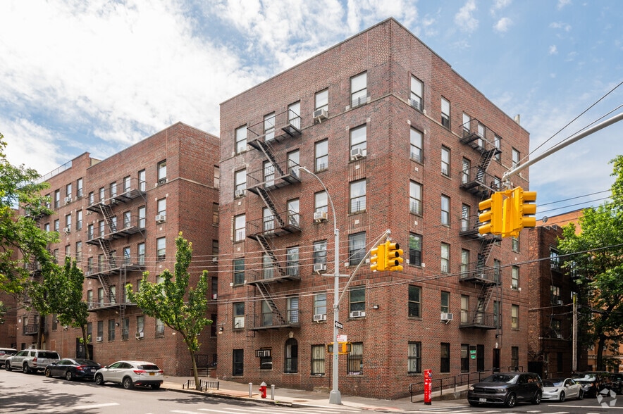 158-160 W 168th St, Bronx, NY for sale - Primary Photo - Image 1 of 4