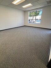 5915 Mira Mesa Blvd, San Diego, CA à louer Photo intérieure- Image 2 de 9