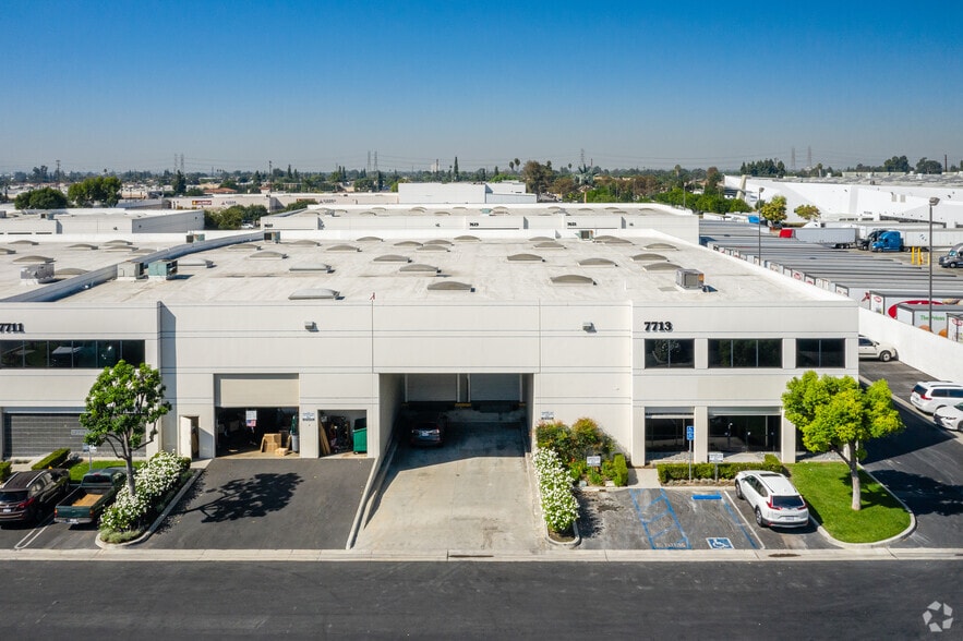 7617-7621 Somerset Blvd, Paramount, CA for lease - Building Photo - Image 3 of 16