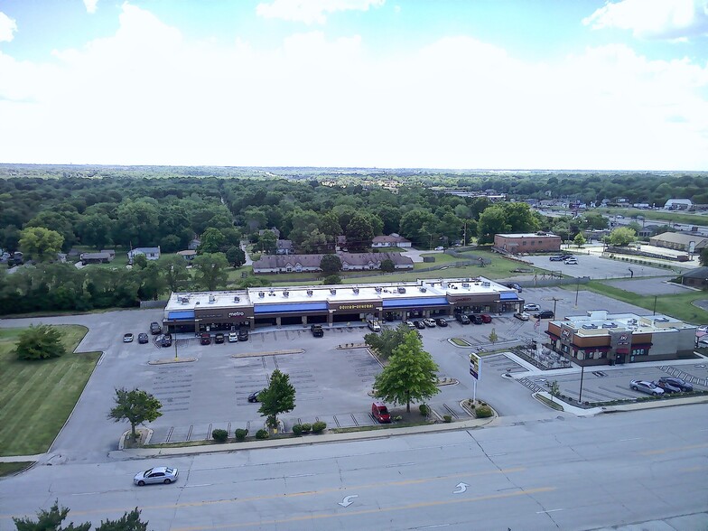 6101-6305 Main St, Grandview, MO for lease - Building Photo - Image 3 of 4