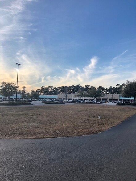 3890 S Kings Hwy, Myrtle Beach, SC à louer - Photo du bâtiment - Image 1 de 5