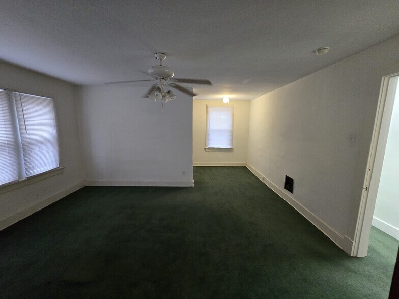 2311 S Big Bend Blvd, Maplewood, MO à louer - Photo intérieure - Image 3 de 9