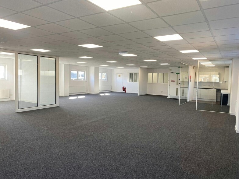 Yonge Clos, Eastleigh for lease - Building Photo - Image 2 of 10