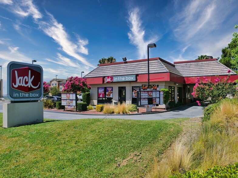 1130 Leisure Town Rd, Vacaville, CA for sale - Primary Photo - Image 1 of 13