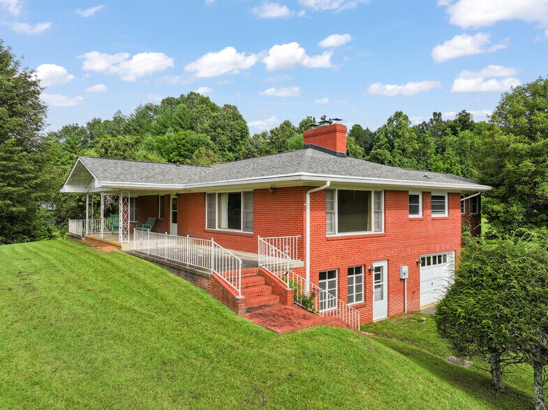 5 Noland Downs Rd, Waynesville, NC à vendre - Photo du bâtiment - Image 2 de 33