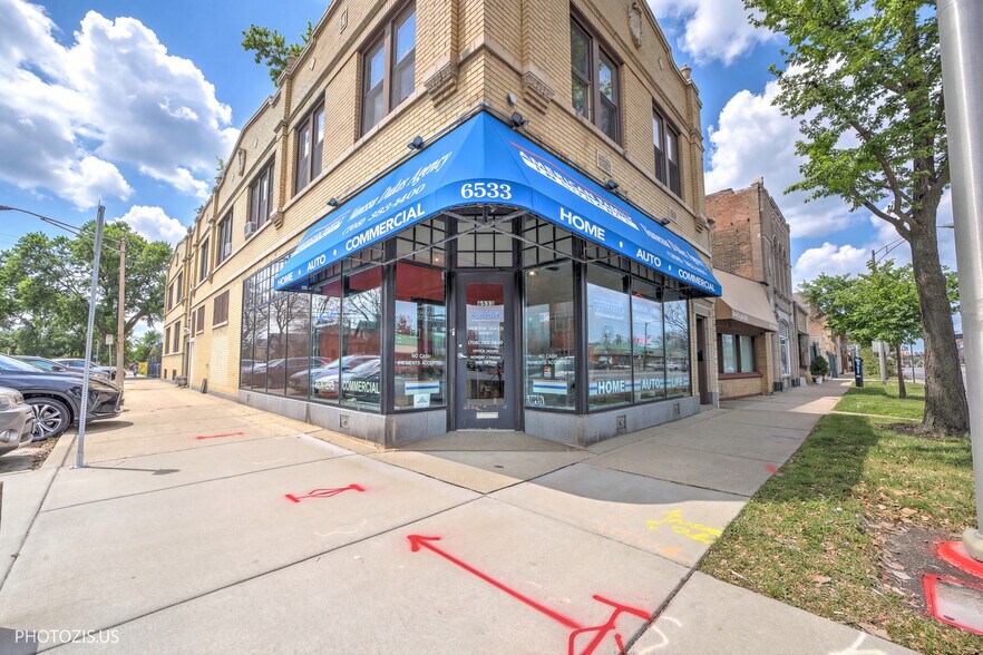 6533 W North Ave, Oak Park, IL à vendre - Photo du bâtiment - Image 2 de 30