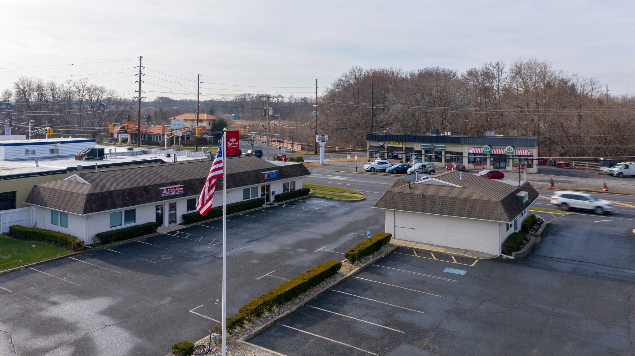 73-75 Highway 35 Eatontown, NJ portfolio of 2 properties for sale on LoopNet.ca Primary Photo- Image 1 of 11