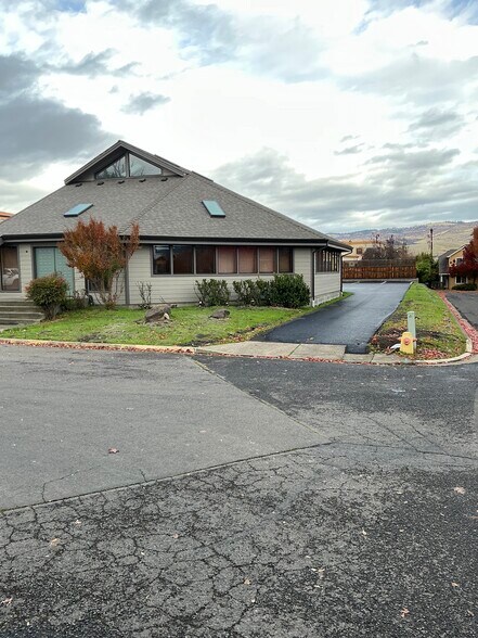 400 Williamson Way, Ashland, OR à vendre - Photo du bâtiment - Image 3 de 24