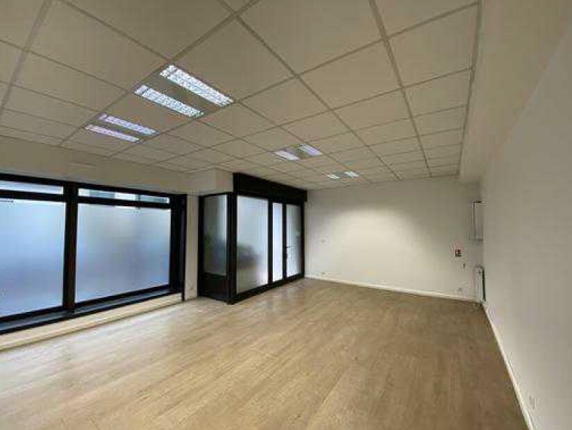 Paris, PAR 75015 -  -  - Interior Photo - Image 1 of 3