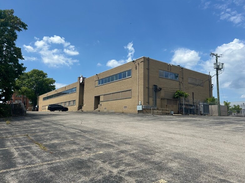 2800 Gilbert Ave, Cincinnati, OH for sale - Building Photo - Image 3 of 45