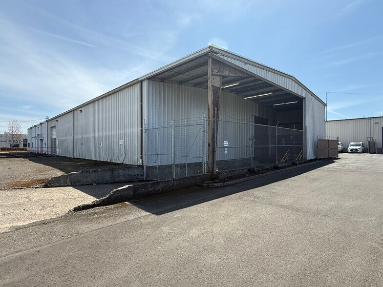 700 Conger St, Eugene, OR à louer - Photo du bâtiment - Image 3 de 4