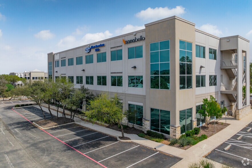 3602 Paesanos Pky, San Antonio, TX à louer - Photo du bâtiment - Image 2 de 18