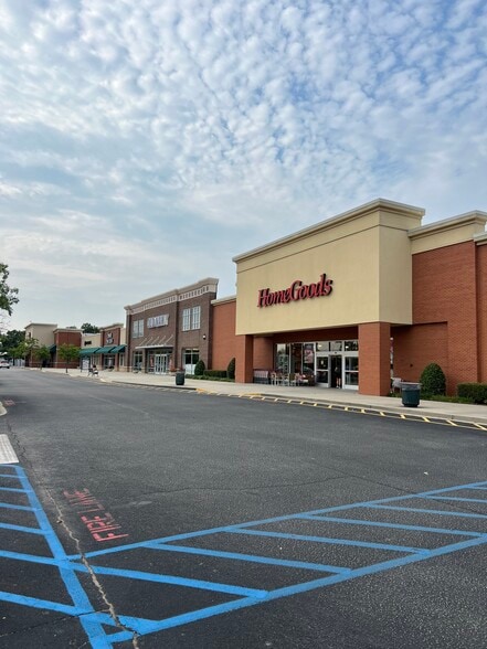 481 Town Center Pl, Columbia, SC for lease - Building Photo - Image 2 of 4