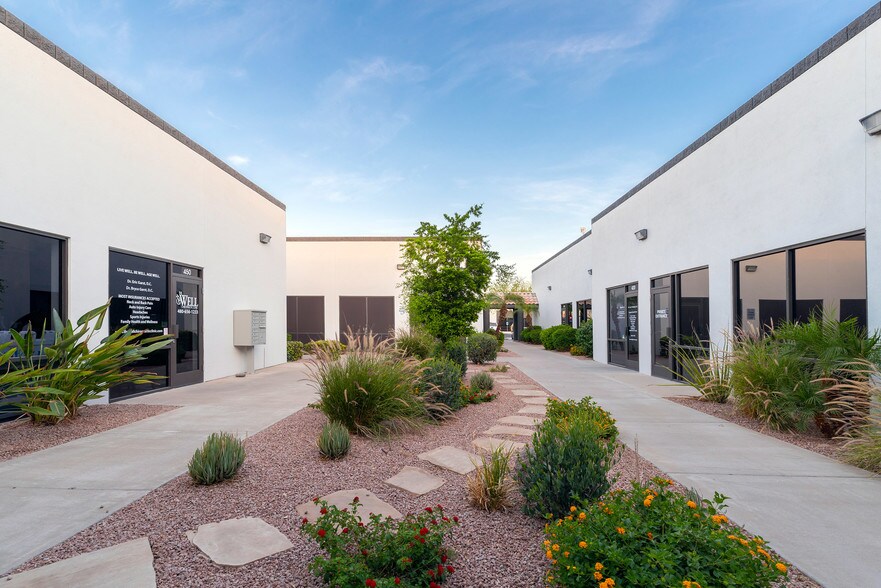 2451 E Baseline Rd, Gilbert, AZ à louer - Photo du bâtiment - Image 3 de 7