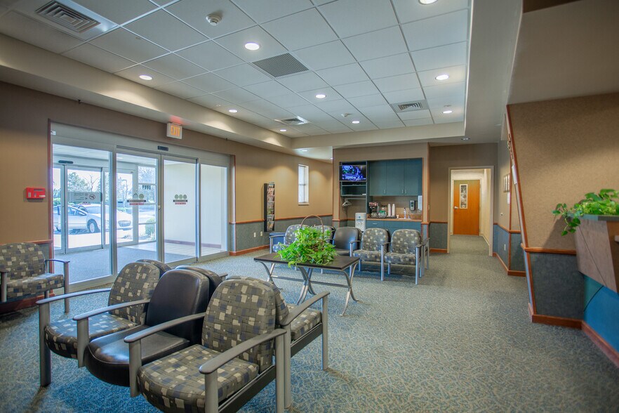 2734 N Woodlawn Ave, Wichita, KS à vendre - Hall d’entrée - Image 2 de 14