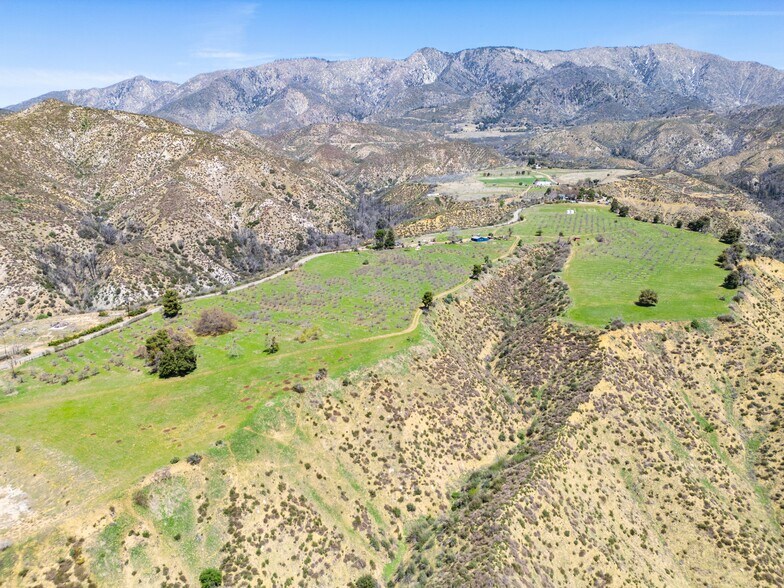 13557 Mile High Ranch Rd, Oak Glen, CA à vendre - Photo du bâtiment - Image 2 de 13