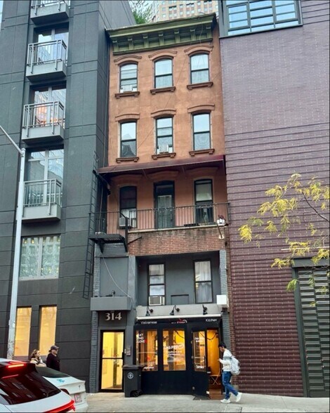 314 W 52nd St, New York, NY à vendre - Photo du bâtiment - Image 2 de 23