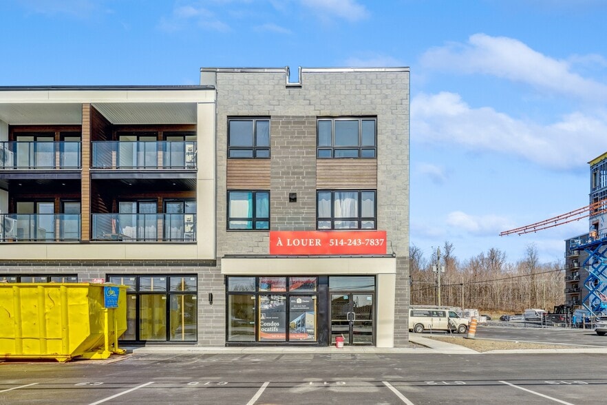689 Boul Saint-Jean-Baptiste, Mercier, QC for lease - Building Photo - Image 2 of 8