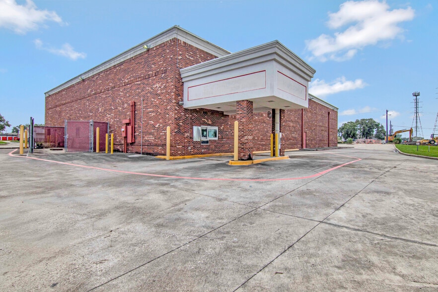 2700 W Main St, League City, TX for sale - Building Photo - Image 2 of 5