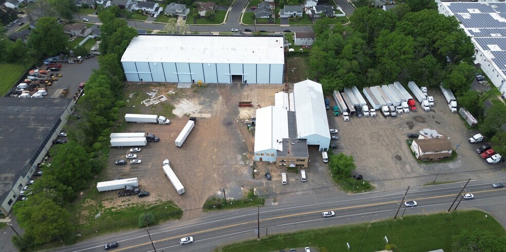 1453 Jersey Ave, North Brunswick, NJ à vendre - Photo du bâtiment - Image 1 de 11