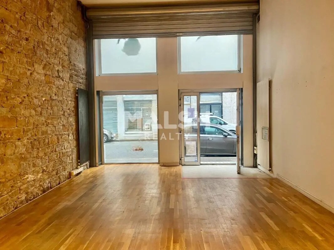 Retail in Lyon for lease Interior Photo- Image 1 of 6