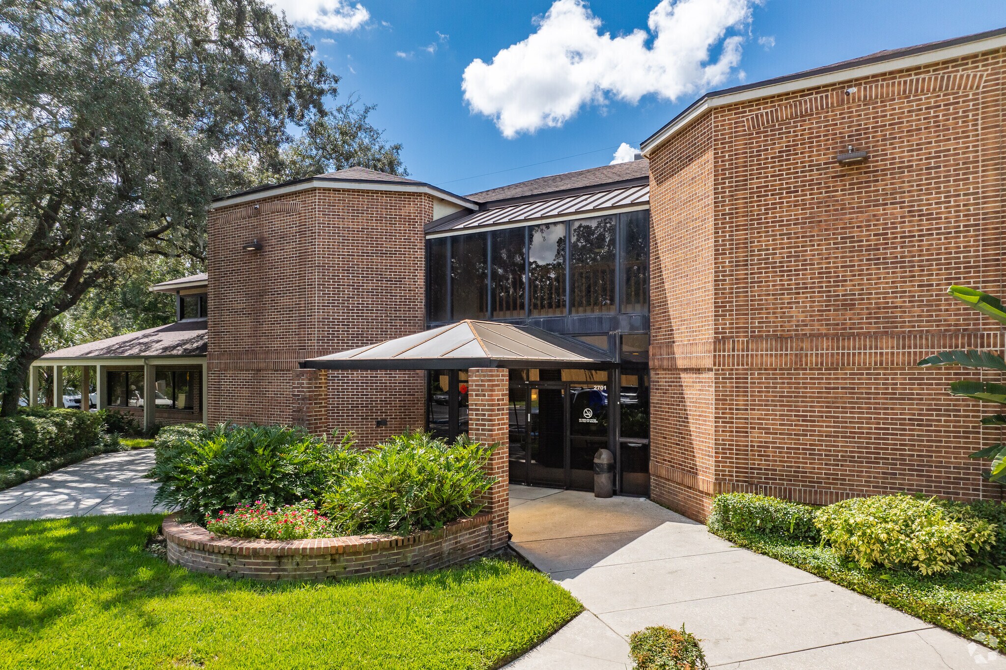 2701 W Busch Blvd, Tampa, FL à vendre Photo du bâtiment- Image 1 de 24