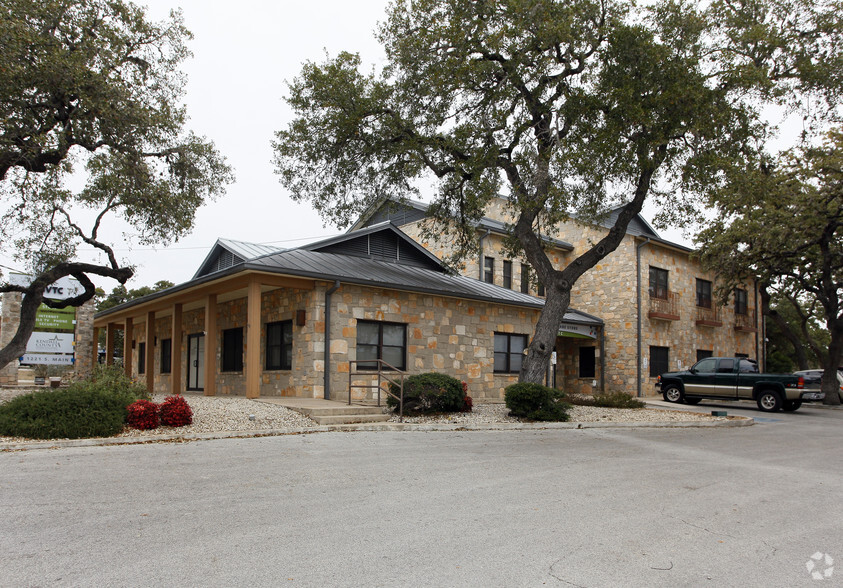 1221 S Main St, Boerne, TX for lease - Primary Photo - Image 1 of 10