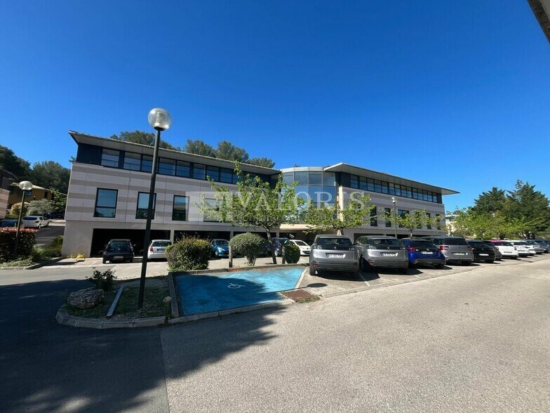 Office in Aix-en-Provence for lease - Building Photo - Image 1 of 9