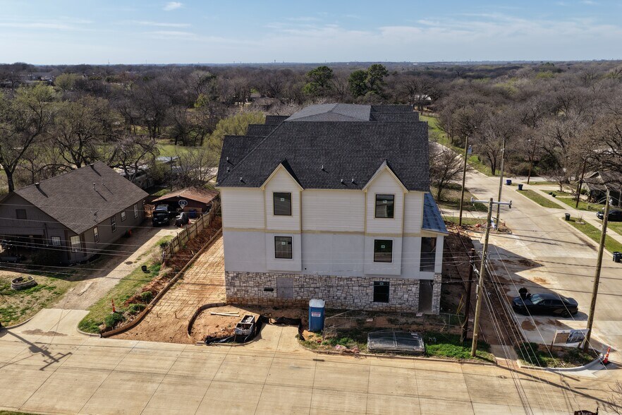 301 Oak st, Mansfield, TX à vendre - Photo du bâtiment - Image 2 de 22