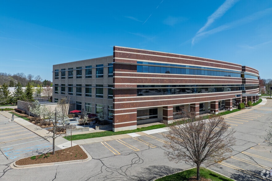900 N Squirrel Rd, Auburn Hills, MI for lease - Building Photo - Image 2 of 5