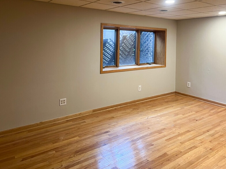 310-312 E Fulton St, Grand Rapids, MI for lease - Building Photo - Image 3 of 7