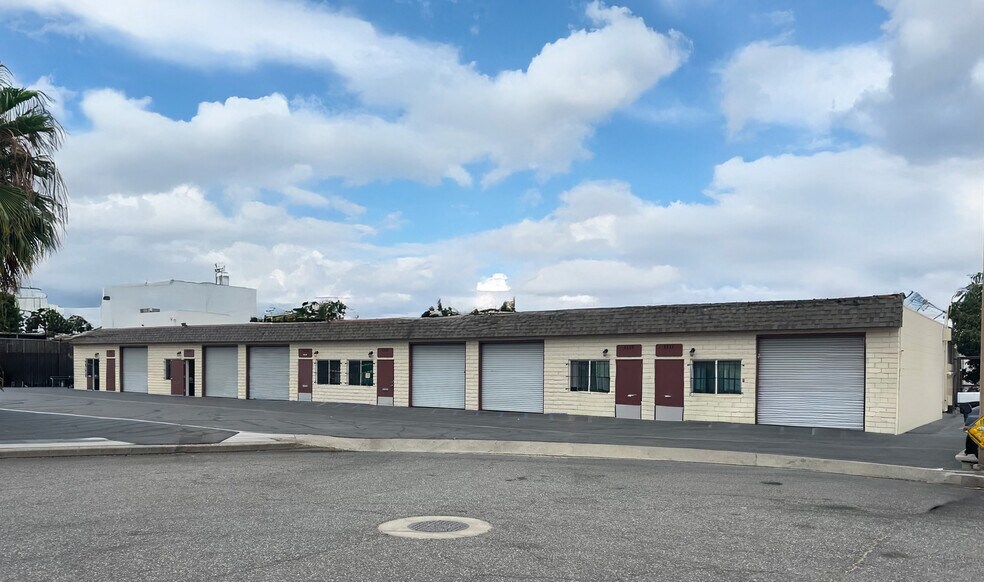 1117-1127 W Alvarez Ave, Orange, CA à vendre - Photo du bâtiment - Image 1 de 6