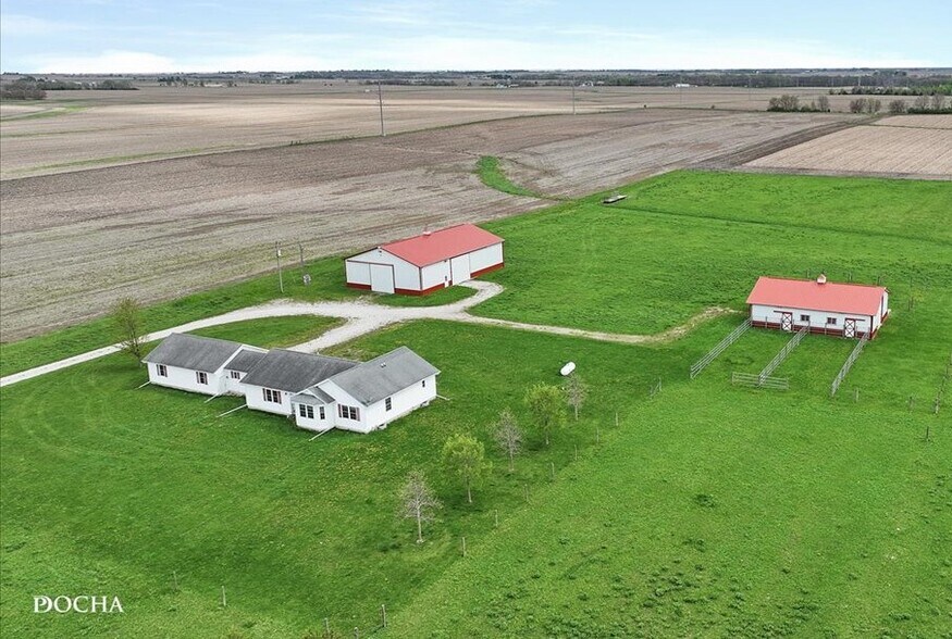 2136 N 34th Rd, Ottawa, IL à vendre - Photo du bâtiment - Image 2 de 42