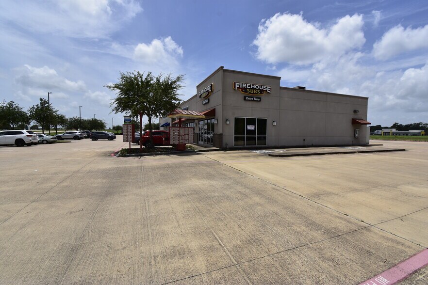 253 N Bypass 35, Alvin, TX à louer - Photo du bâtiment - Image 2 de 59