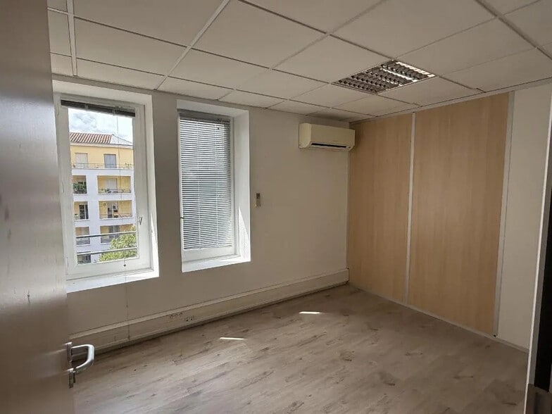 2 Boulevard Antoine De Saint-Exupéry, Lyon for lease - Interior Photo - Image 3 of 4