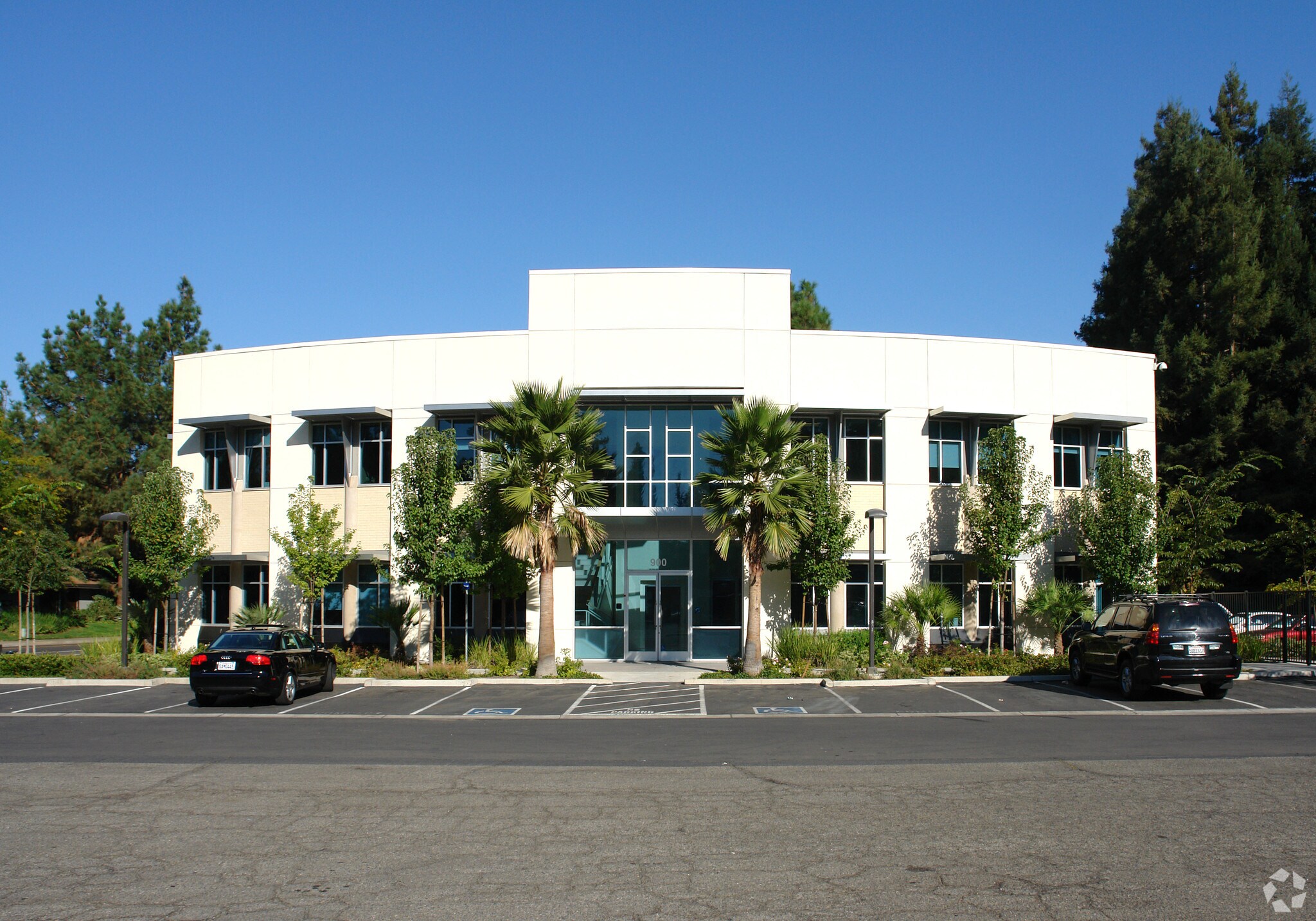 900 University Ave, Sacramento, CA à louer Photo principale- Image 1 de 3