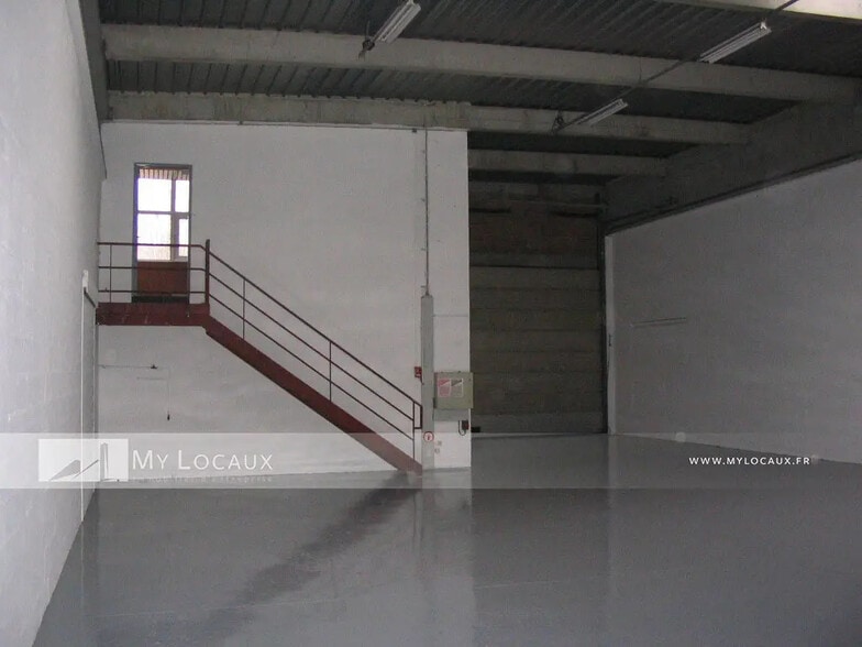 Flex in Villepinte for lease - Interior Photo - Image 2 of 7