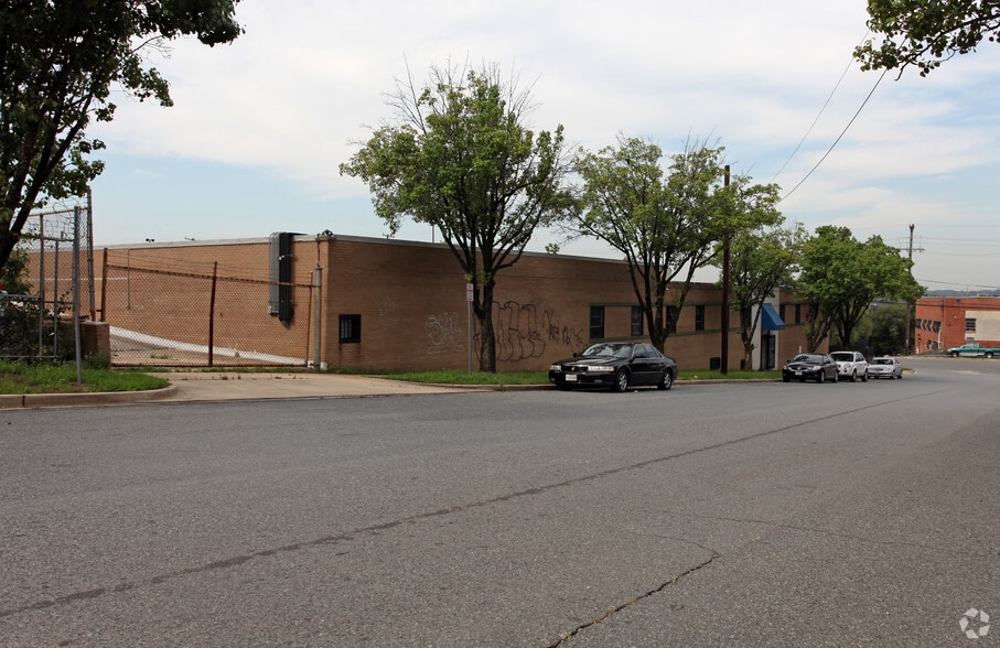 3401 52nd Ave, Hyattsville, MD for lease - Primary Photo - Image 1 of 5