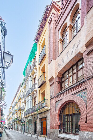 Calle de los Jardínes, 6, Madrid, Madrid à louer - Photo du bâtiment - Image 2 de 2