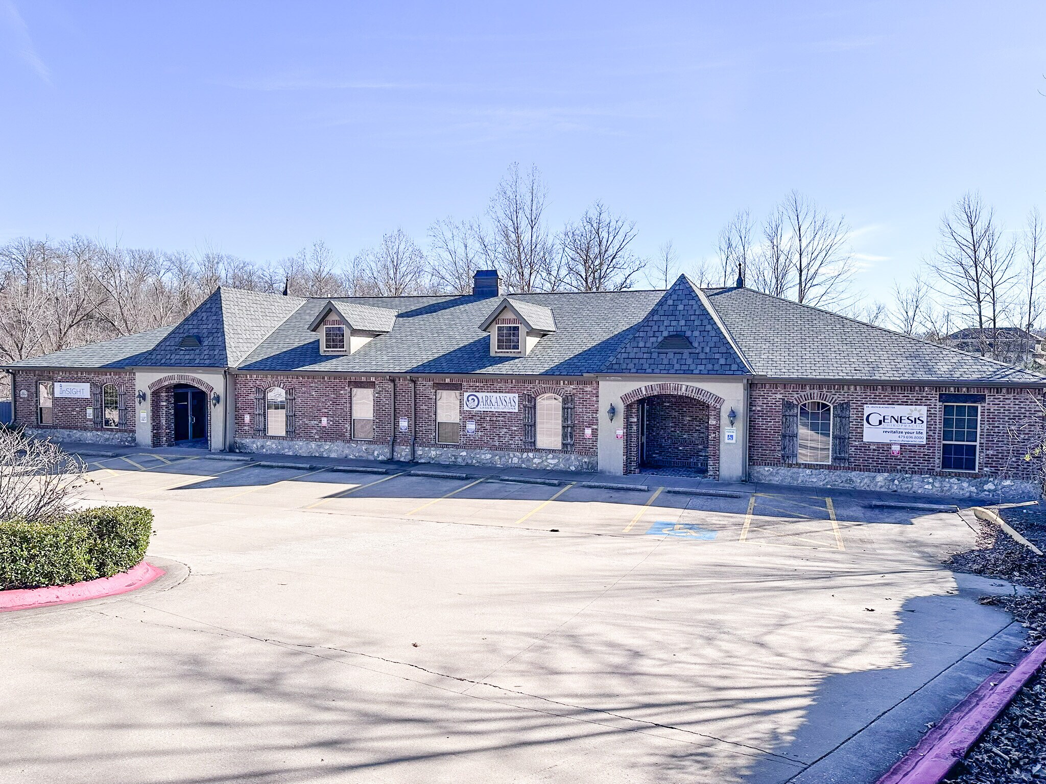 3214 NW Avignon Way, Bentonville, AR for lease Primary Photo- Image 1 of 3