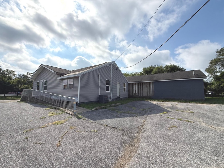 10 Sidney Ln, Willingboro, NJ for sale - Primary Photo - Image 1 of 30