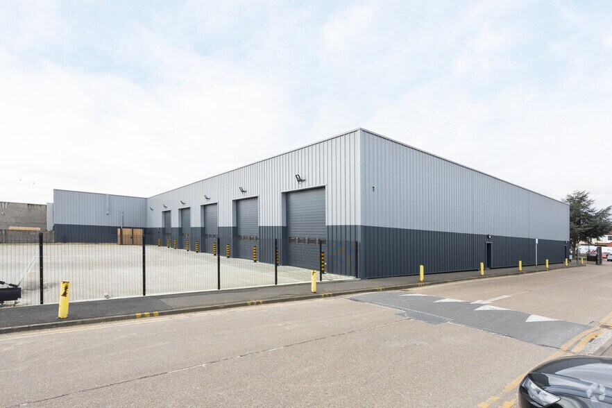 Streatham Rd, Mitcham for lease - Primary Photo - Image 1 of 2