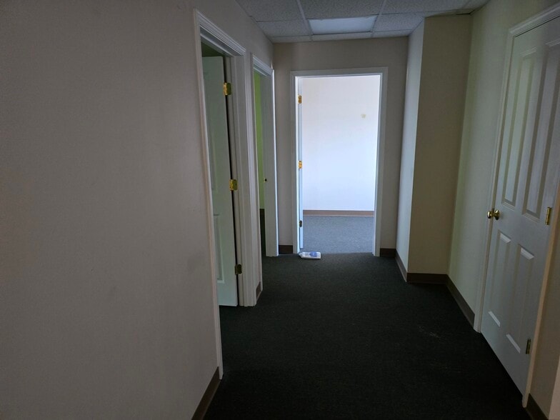 2301 Bloomfield Rd, Cape Girardeau, MO for lease - Interior Photo - Image 3 of 11