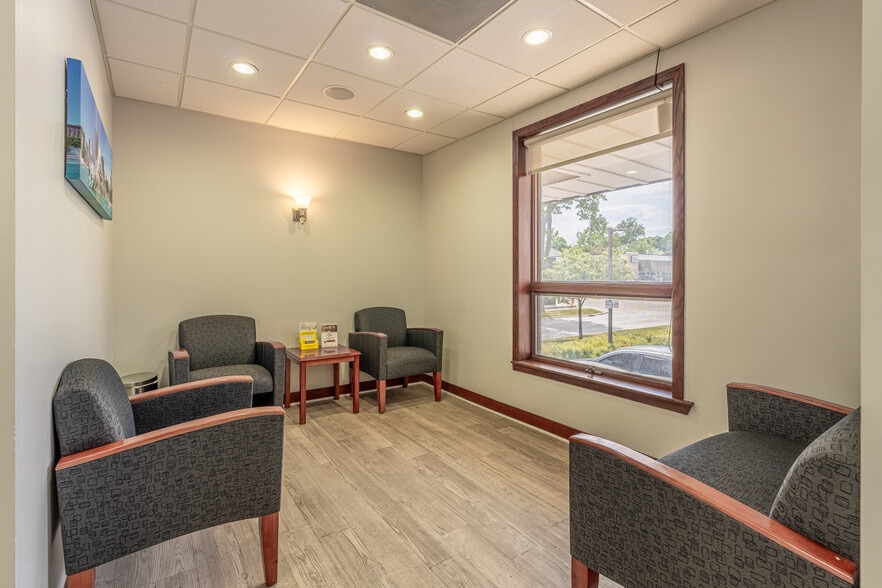 401 N York St, Elmhurst, IL for lease - Building Photo - Image 3 of 31