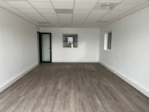 Bureau dans Corbas à louer Photo du bâtiment- Image 1 de 2